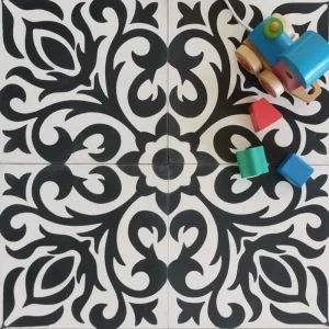 Carreau de ciment CARODECO SH123-3 motif floral noir et blanc style rétro chic, rosace posée au sol