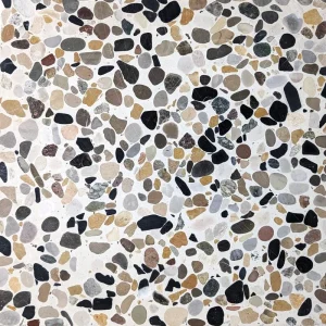 Dalle terrazzo Carodeco pour le sol, fond clair avec galets multicolores effet pierre naturelle