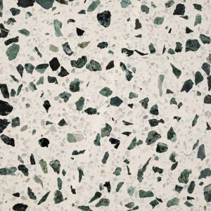 Terrazzo PPG32 Carodeco fond blanc avec éclats de marbre verts clair et foncé pour sol et mur intérieur contemporain