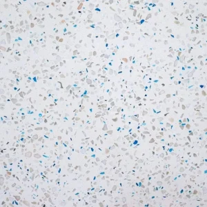 Terrazzo Qatar Blue Carodeco fond blanc avec éclats gris et touches bleues, idéal pour sol et mur intérieur moderne