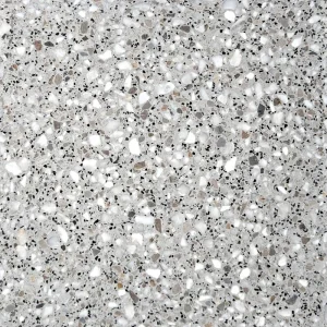 Carrelage Carodeco terrazzo pour le sol, fond gris minéral et éclats blancs noirs et pierres naturelles
