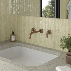 Carrelage effet zellige Mistral vert kaki brillant Carodeco dans salle de bain chi, zen et nature